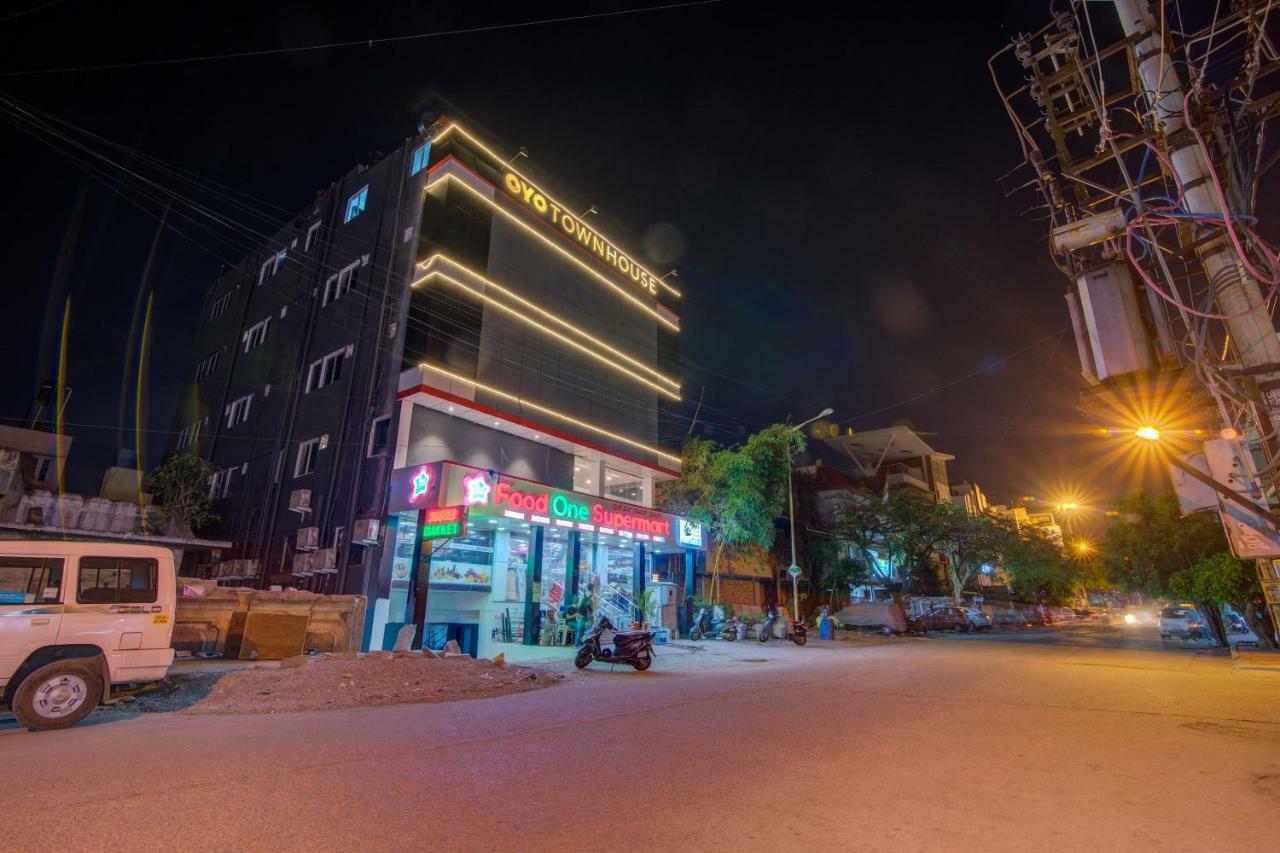 Oyo Townhouse 104 Koramangala Maharaja Signal Hotel Bangalore Exterior photo
